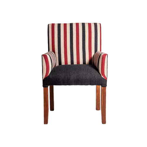 Hermosa silla gris con respaldo rayado y apoyabrazos, comodidad y estilo grantizados